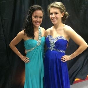 One- shoulder turquoise gown